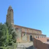 Iglesia de San Román de Vega de Villalobos con espadaña de piedra y nido de cigüeña